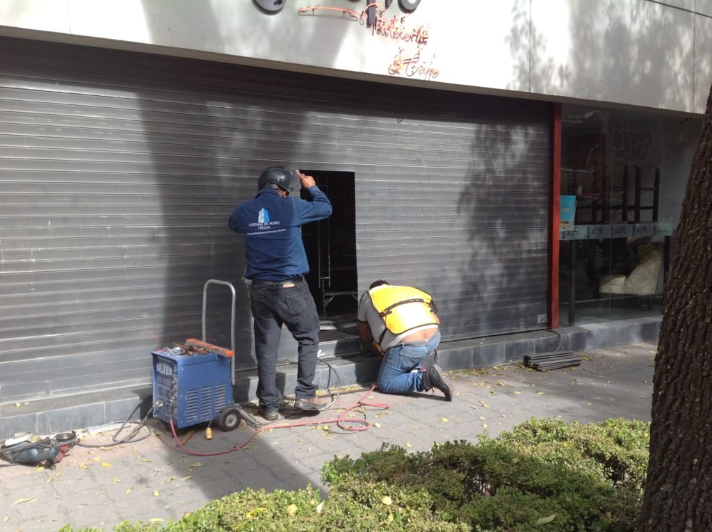 mantenimiento a cortinas metalicas