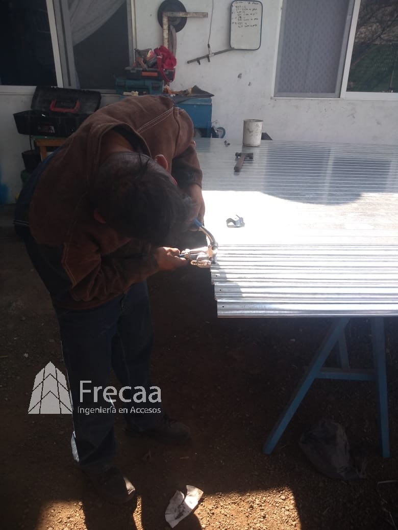remachado de una cortina metalica